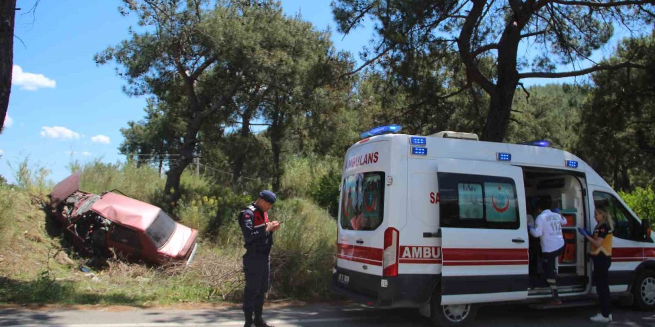 Toprak Yığınına Çarpan Otomobil Hurdaya Döndü: 1’i Ağır 2 Yaralı