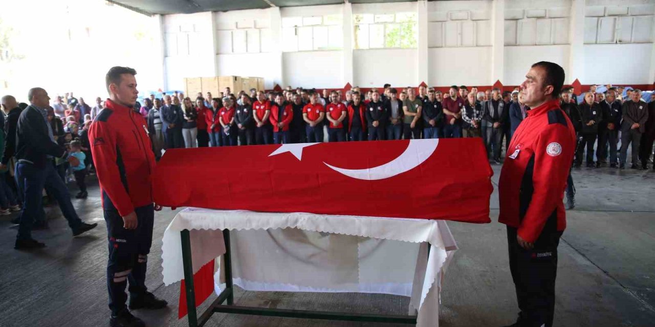Yangında Hayatını Kaybeden İtfaiye Eri Son Yolculuğuna Uğurlandı