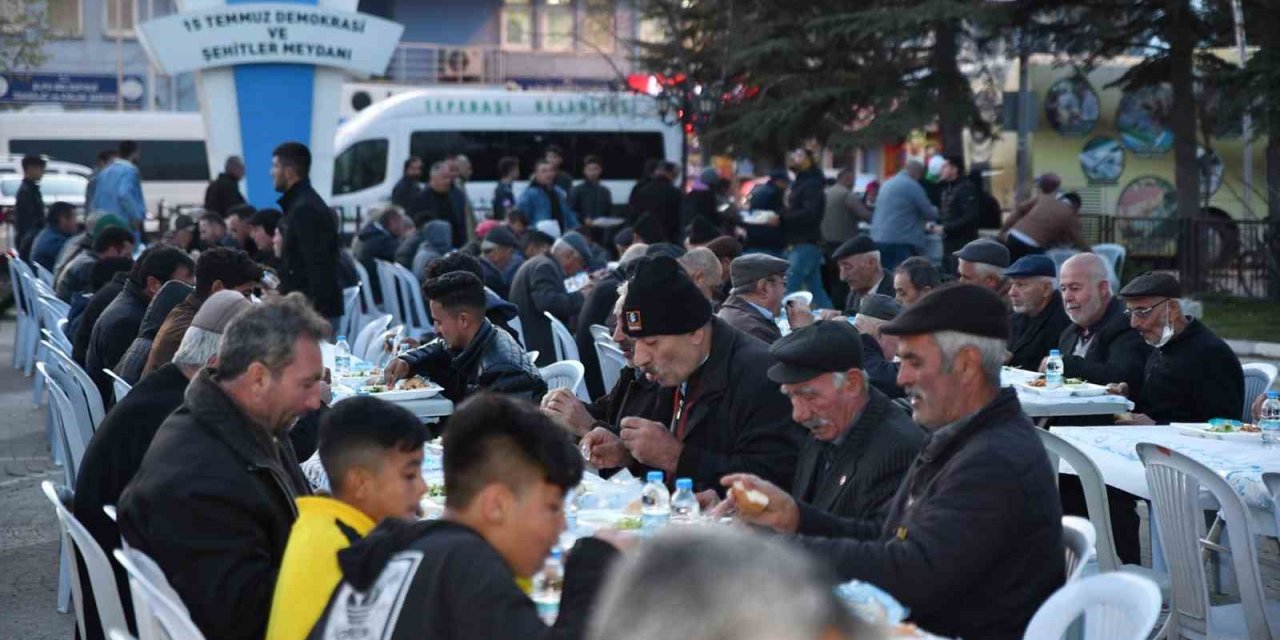Başkan Ataç, Alpu’da Vatandaşlarla İftar Yaptı