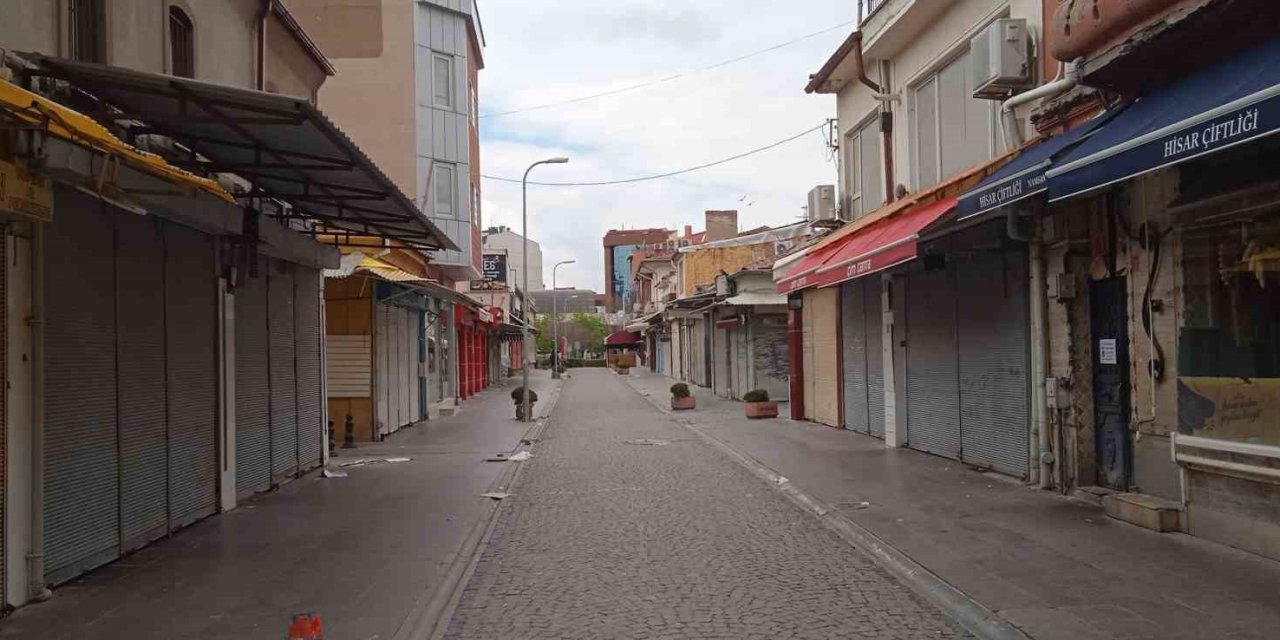 Bayramın İlk Günü Çarşıda Sessizlik Hakim Oldu