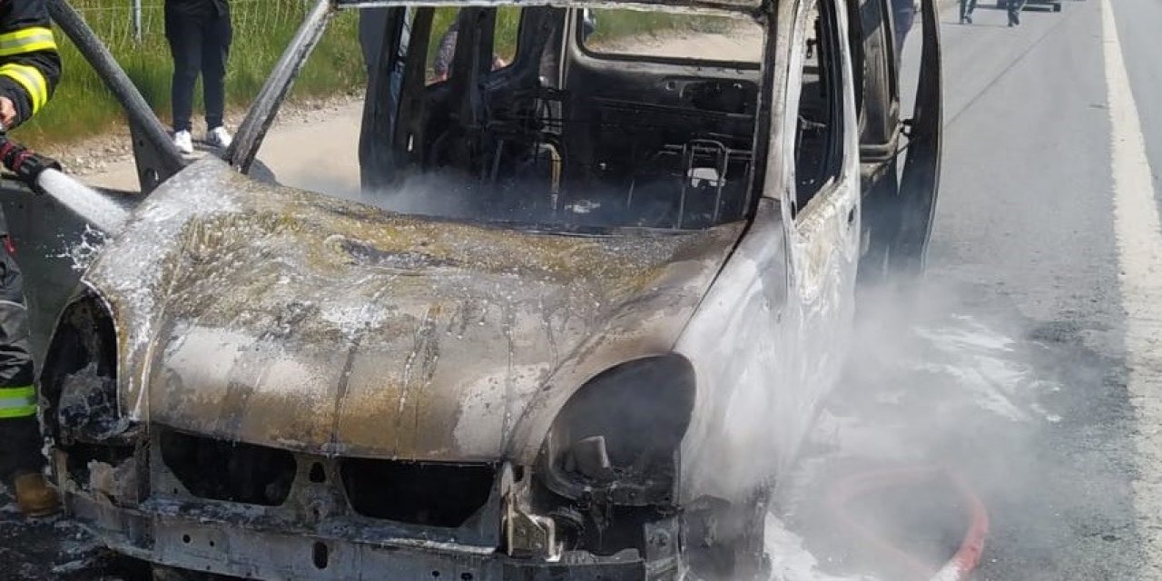 Hafif Ticari Araç Alev Alev Yandı