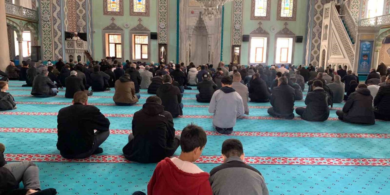 Cuma Namazı Hutbesinde Hayatı Ramazan Bilinciyle Yaşamaya Dikkat Çekildi