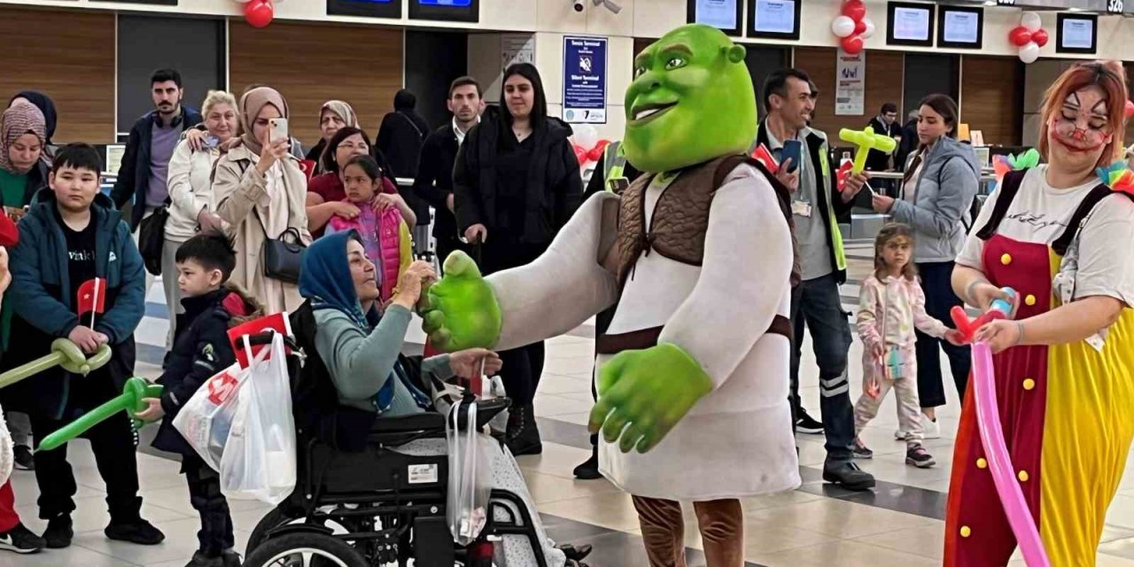 Antalya Havalimanı’nda 23 Nisan Coşkusu