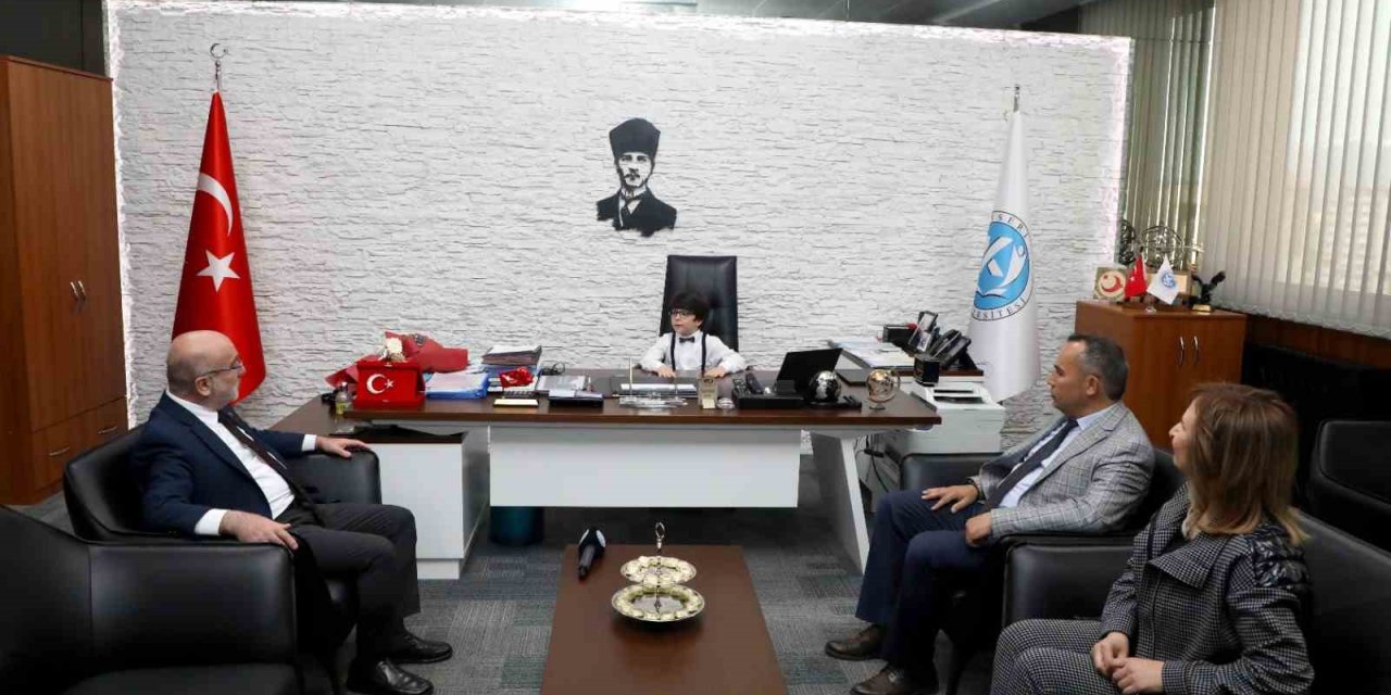 Rektör Karamustafa, 23 Nisan’da Koltuğunu Küçük Batuhan’a Devretti