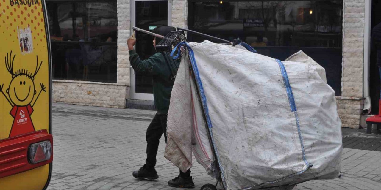 Çocuk Bayramına Rağmen Onlar Çalıştı