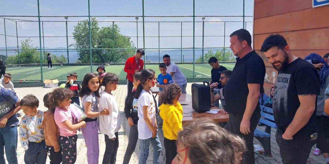 Esbalder 23 Nisan’da Deprem Bölgesindeki 250 Çocukla Bayramlaştı