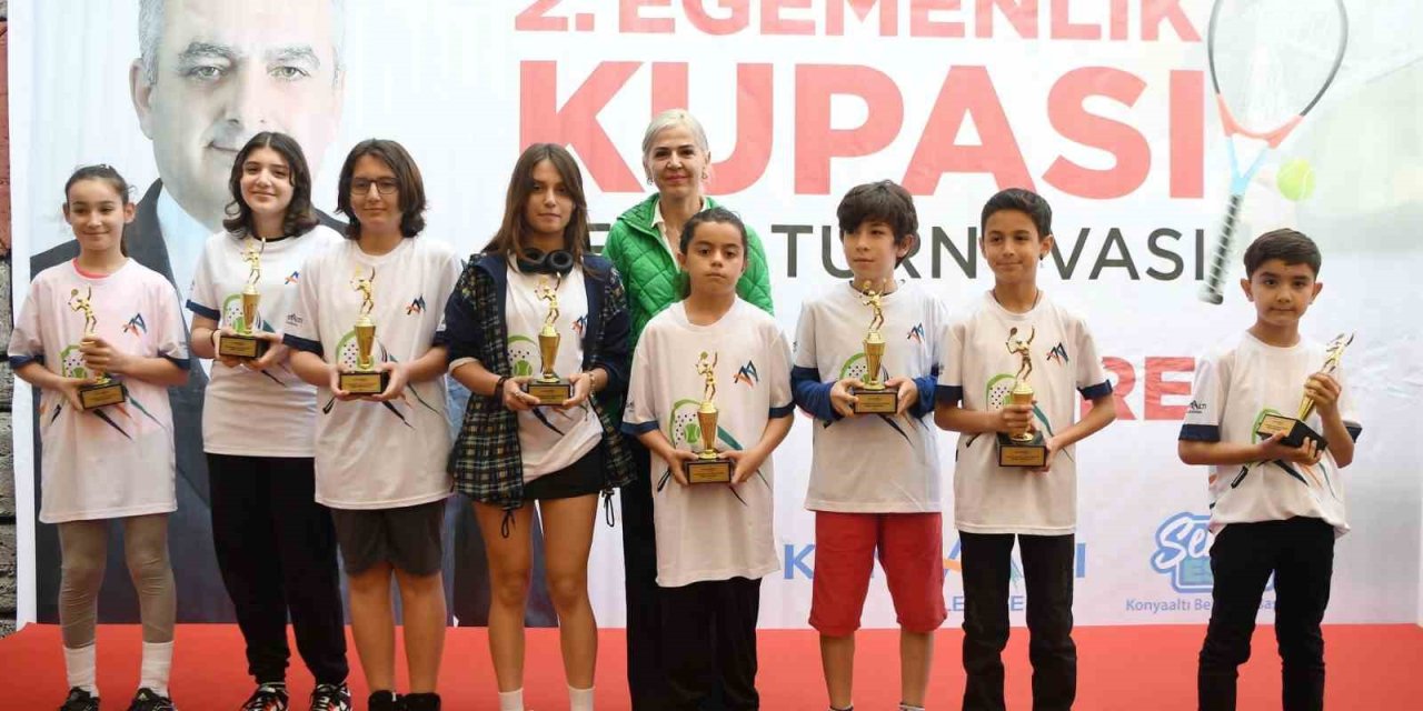 Egemenlik Turnuvasında Ödül Töreni