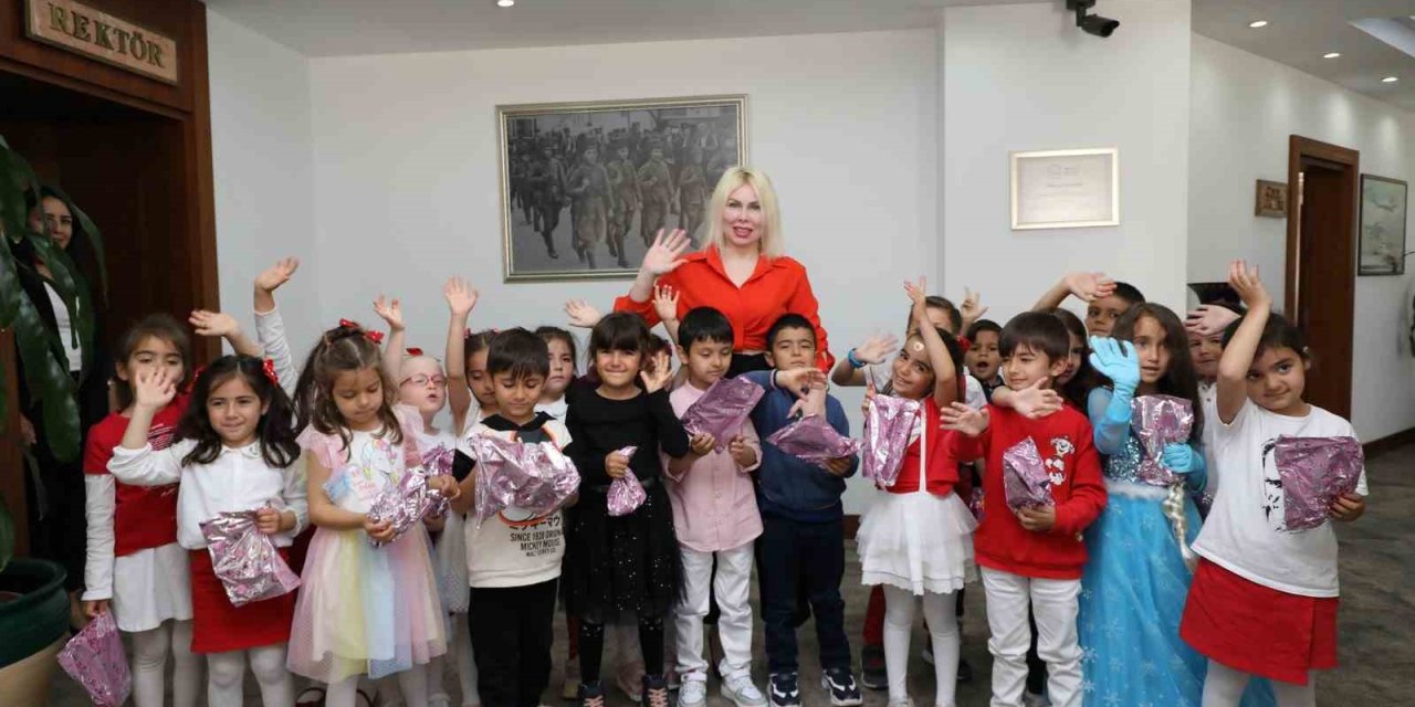 Aü Rektörü Özkan, Çocuklarla Bir Araya Geldi