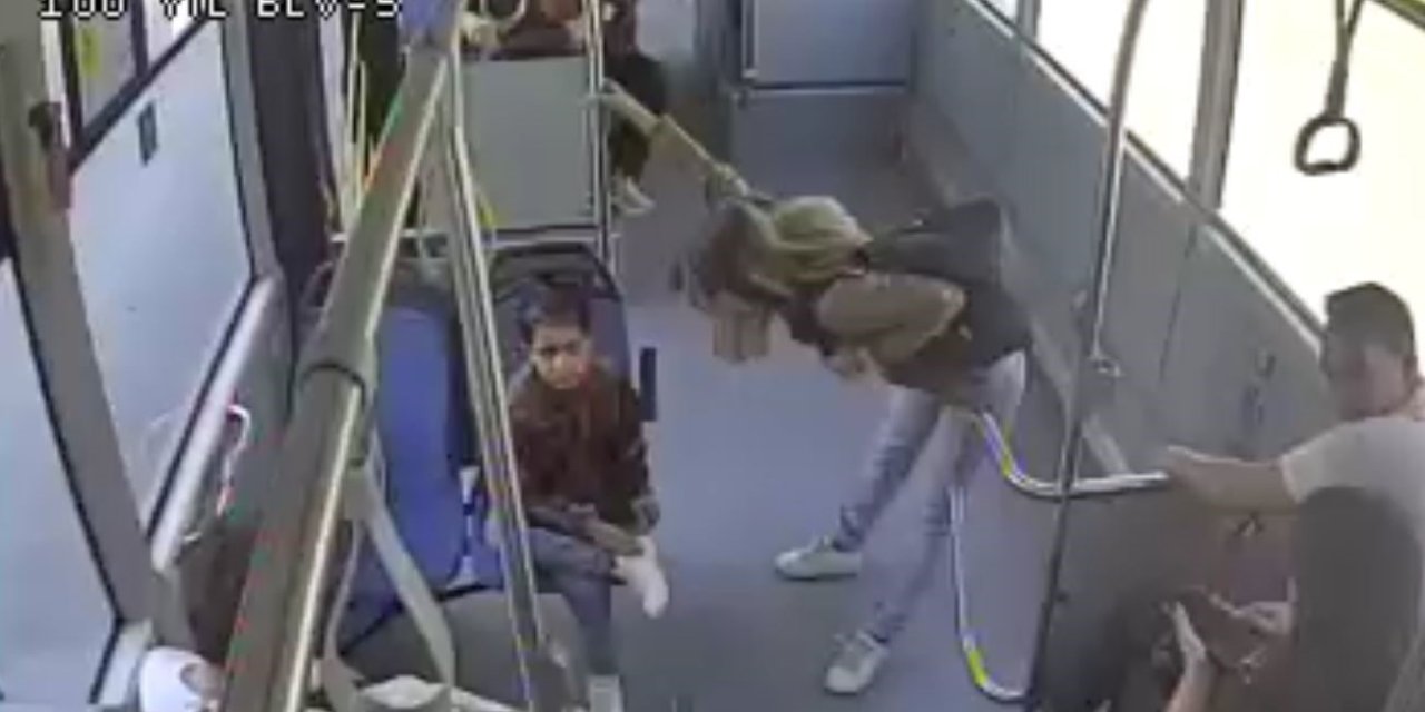 Öğretmeni Iraklı Çocuğu Halk Otobüsünde Unuttu, Sefer ’teşekkür Öpücüğüyle’ Son Buldu