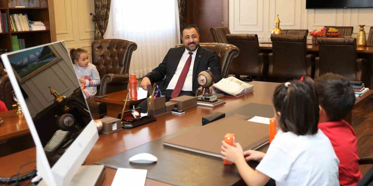 Rektör Kalan, Öğrencilerle Bir Araya Geldi