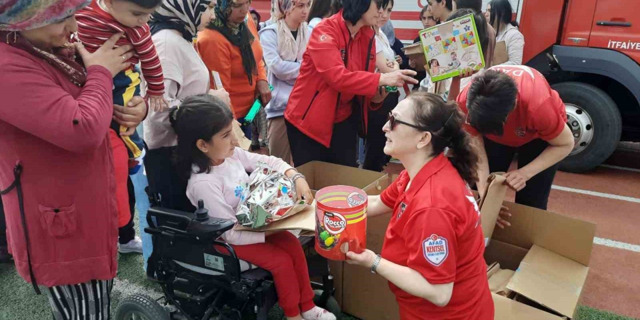 Dak Ekibinden Kahramanmaraşlı Depremzede Çocuklara 23 Nisan Ziyareti