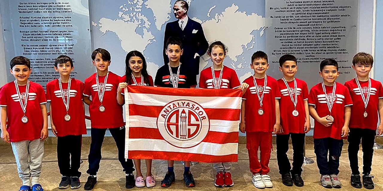 Antalyasporlu Küçük  Kulaçlar 23 Nisan’da Coştu