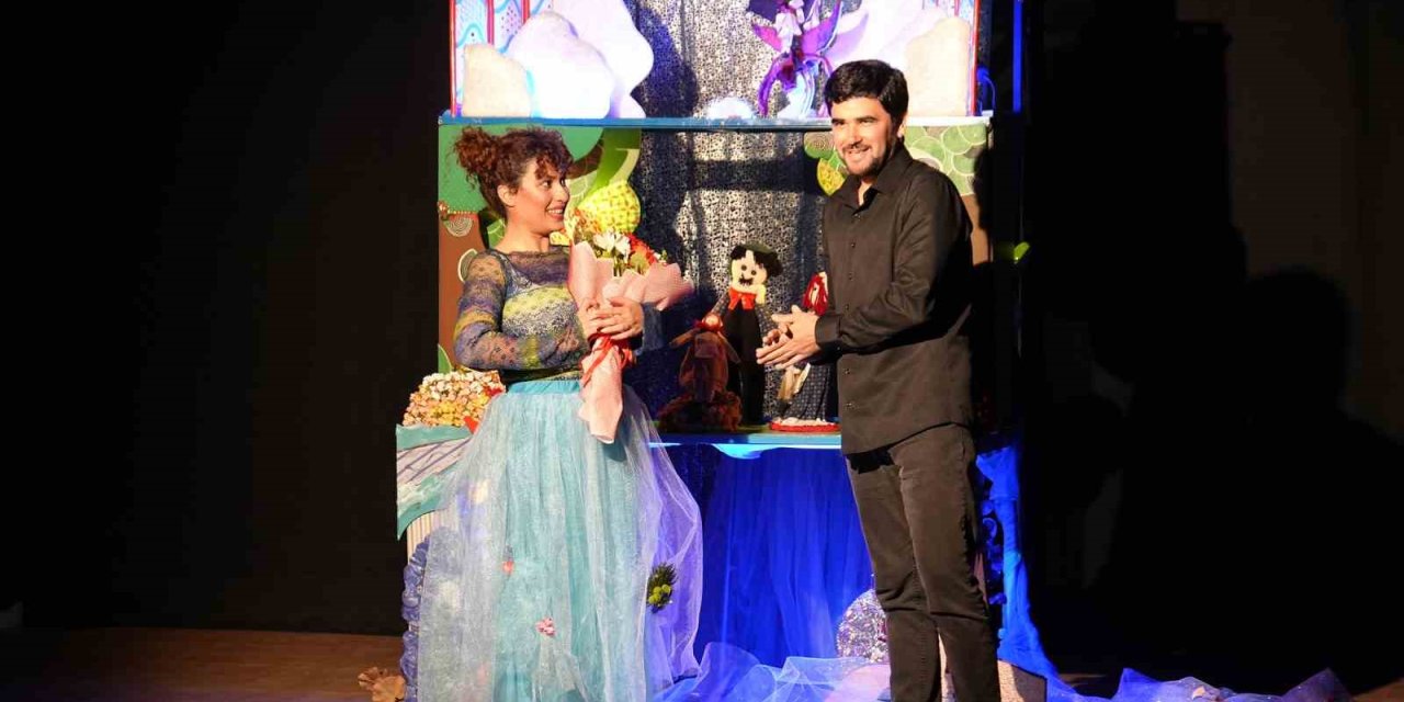 Tarsus Şehir Tiyatrosu ’masal Günleri’ Adlı Çocuk Oyununu Sergiledi