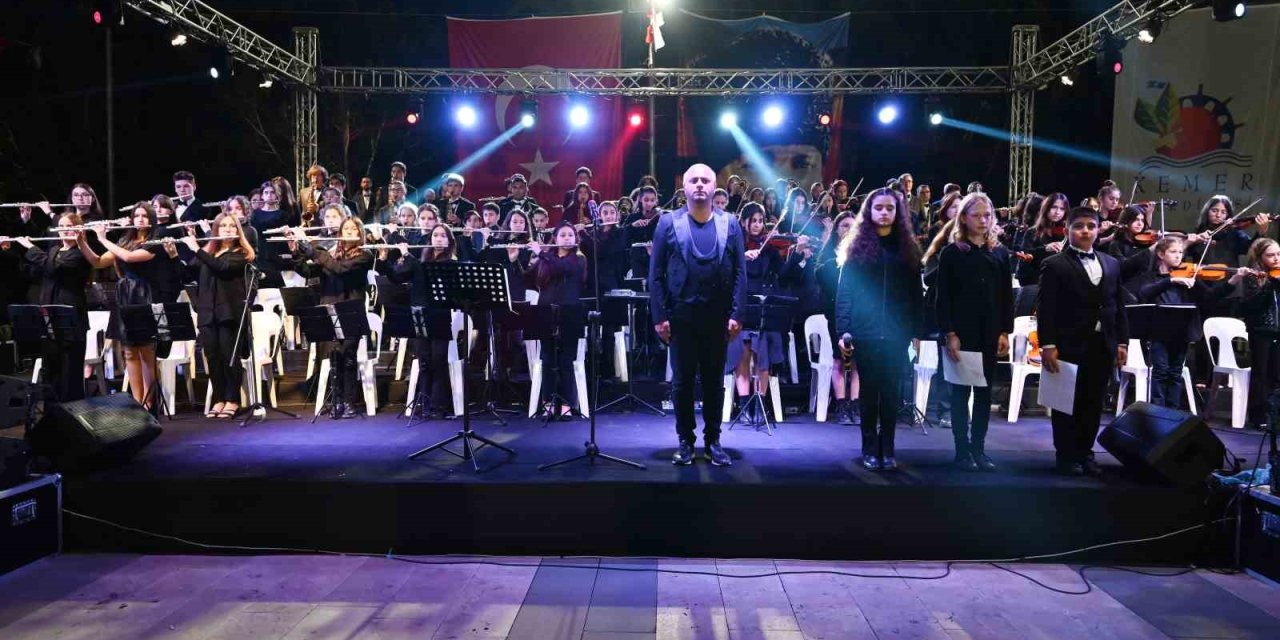 Kemer’de Gençlik Orkestrası Gönülleri Fethetti