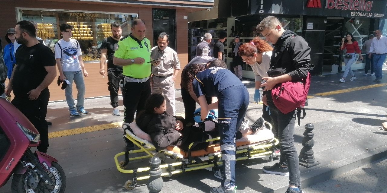 Motosiklet Yayaya Yol Veren Otomobile Çarptı: 1 Yaralı