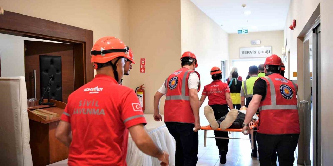 Konyaaltı’nda Personele Uygulamalı Afet Eğitimi