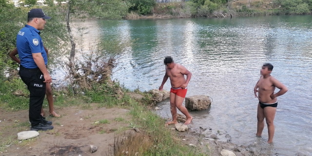 Ölüme Yüzen Çocuklara Polis Müdahalesi