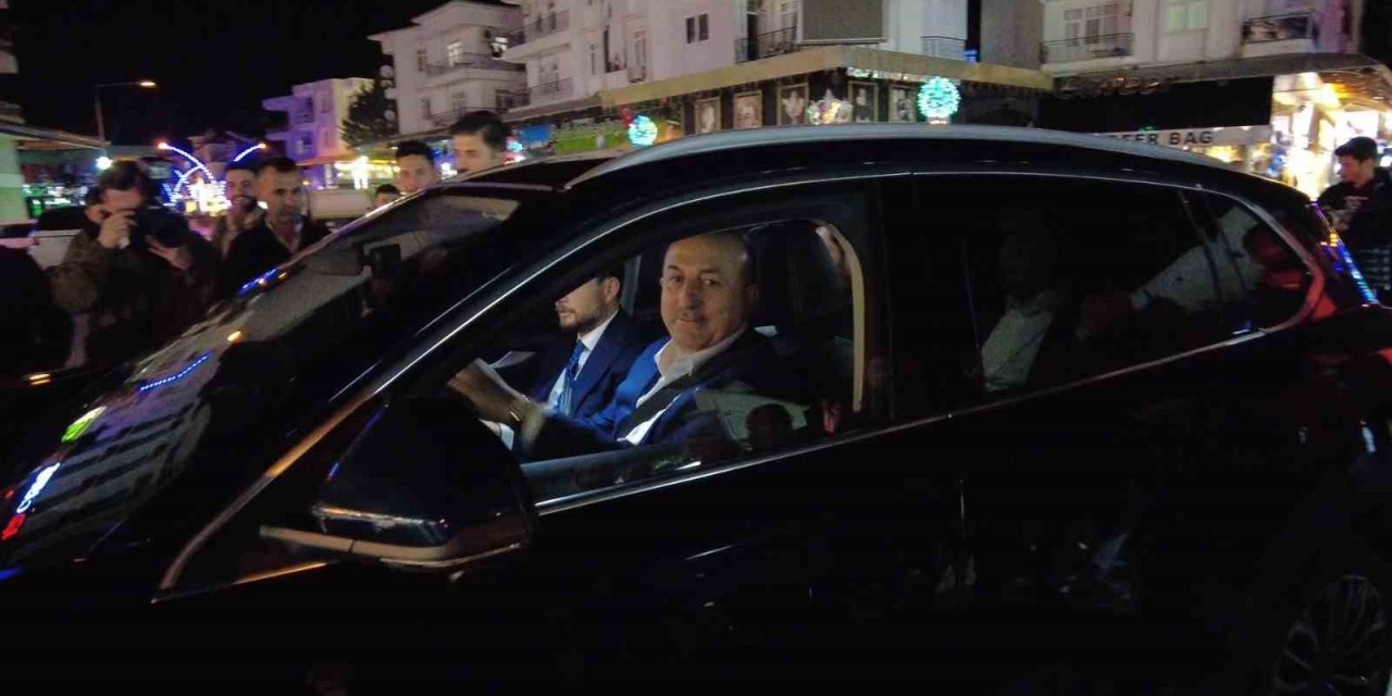 Bakan Çavuşoğlu Togg İle Gezdi, Turist Ve Esnaf Yoğun İlgi Gösterdi