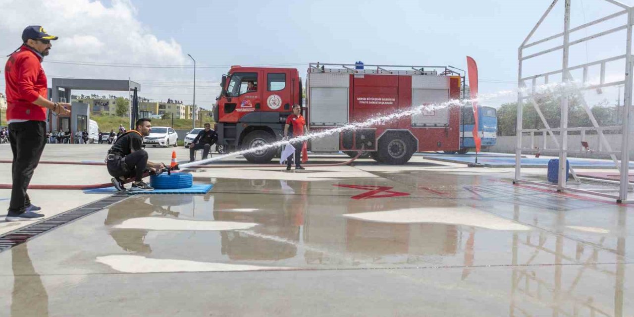 Mersin Büyükşehir Belediyesinin İtfaiye Eri Alımında Uygulamalı Sınav Başladı
