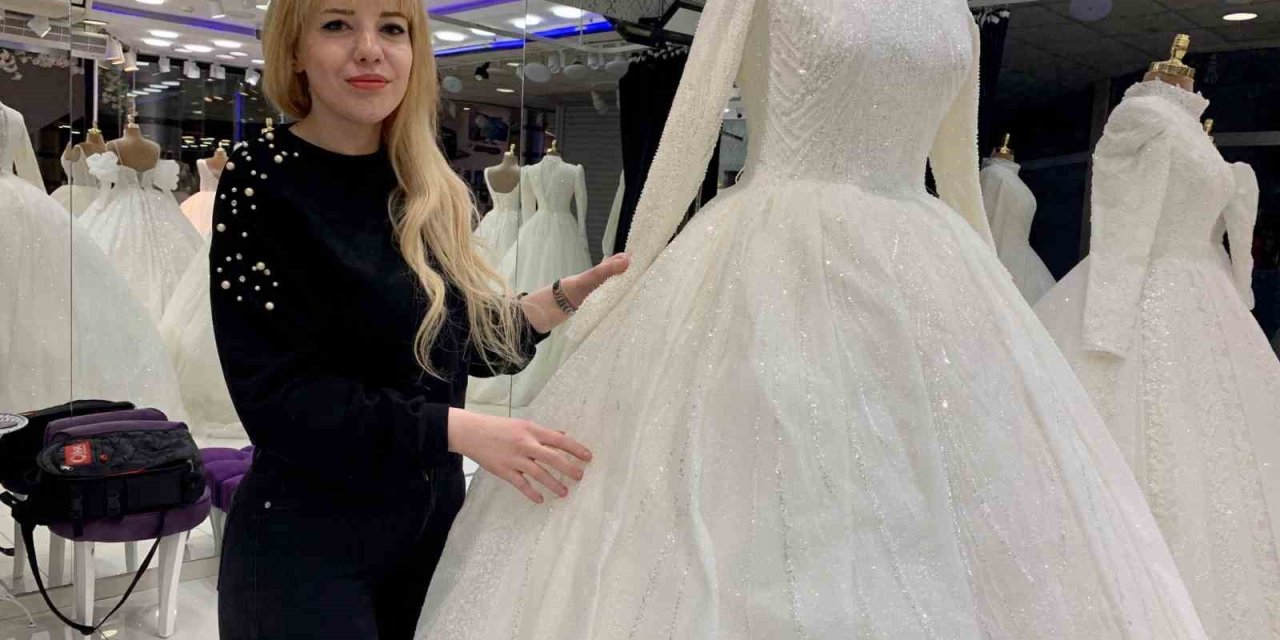 Gelinlikçilerde Düğün Sezonu Yoğunluğu Başladı