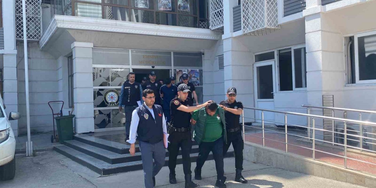 Mersin’de ’sazan Sarmalı’ Yöntemi: Milyonlarca Lira Dolandırmışlar