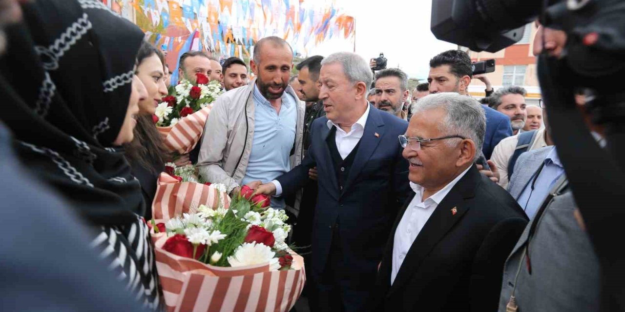 Bakan Akar Ve Başkan Büyükkılıç’ın Tomarza Ve Bünyan Ziyaretleri Mini Mitinge Dönüşte