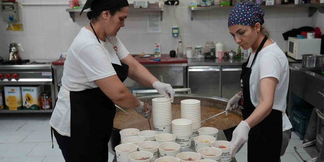 Mersin’den Depremzedelere 2 Milyonu Aşkın Yemek Ulaştırdı