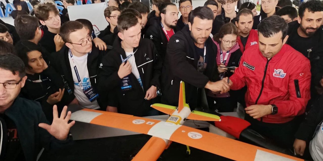 Selçuk Bayraktar Ve Bakan Varank, Kocasinan’ın Aracı İle İha’sına İmzasını Attı