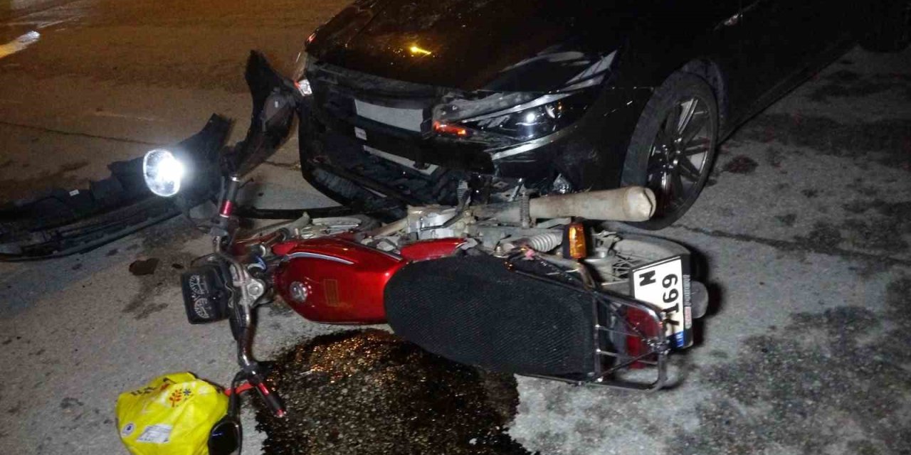 Motosiklet İle Otomobil Çarpıştı: 2 Yaralı