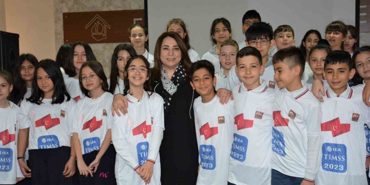 İl Milli Eğitim Müdürü Pervin Töre, Tımss 2023 Uygulamasında Eskişehir’i Ve Türkiye’yi Temsil Edecek Öğrenciler İle Bir Araya Geldi