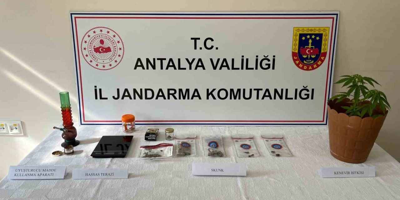 Antalya’da Turizm Bölgelerindeki Uyuşturucu Ticaretine Operasyon: 16 Gözaltı