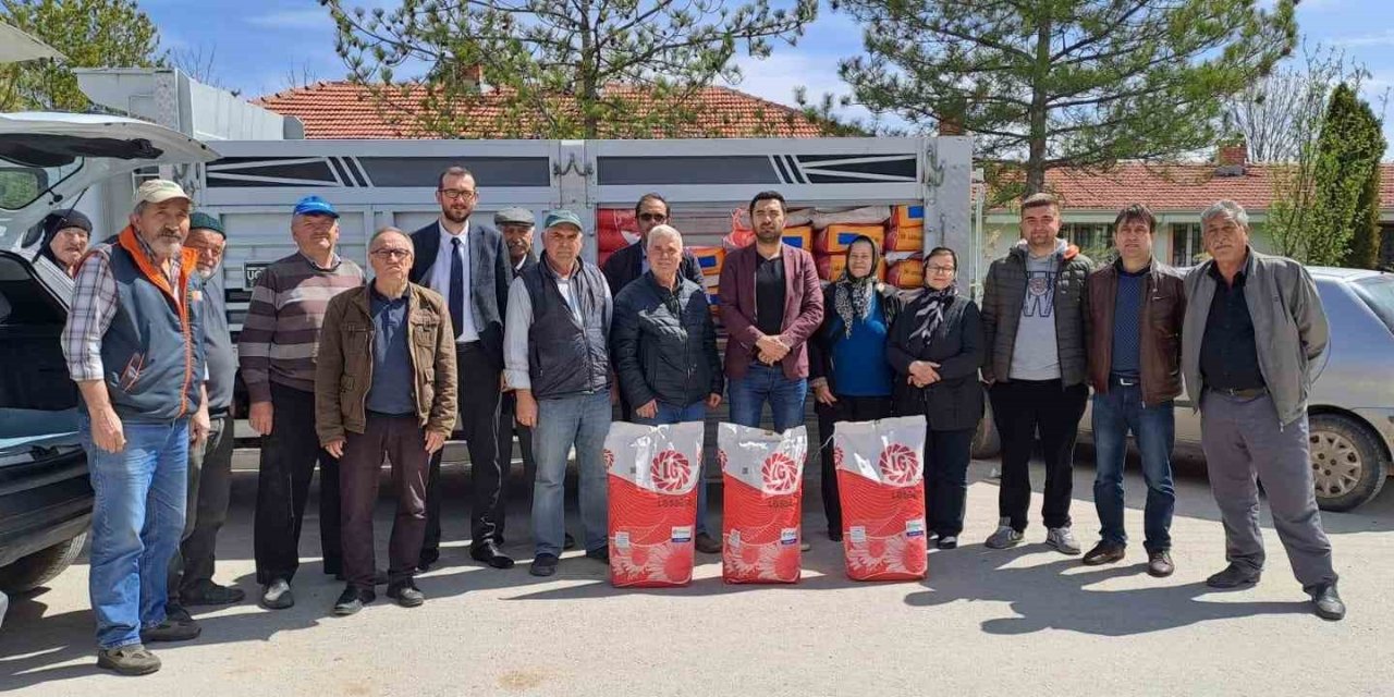 Mahmudiye Çiftçisine Ayçiçeği Tohumu Desteği