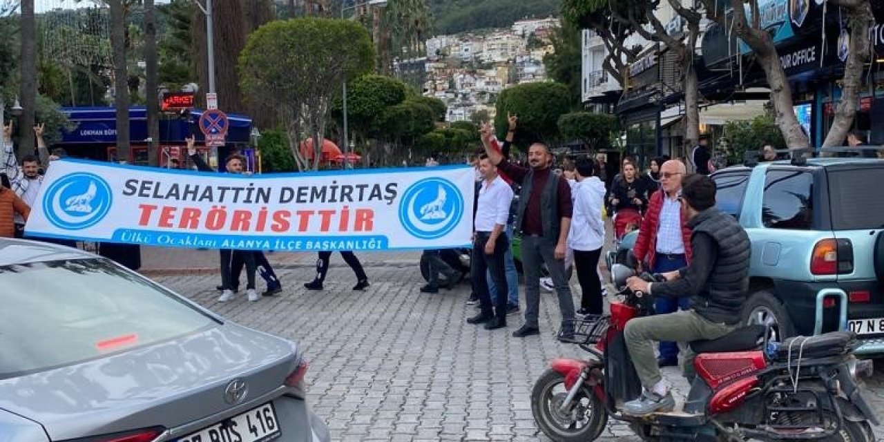 Alanya’da Ekrem İmamoğlu’na Pankartlı Protesto