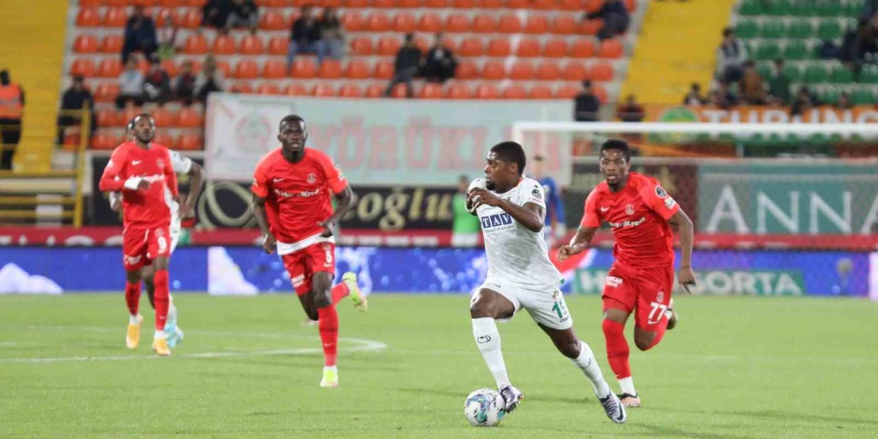 Spor Toto Süper Lig: Corendon Alanyaspor: 1 - Ümraniyespor: 0 (maç Sonucu)