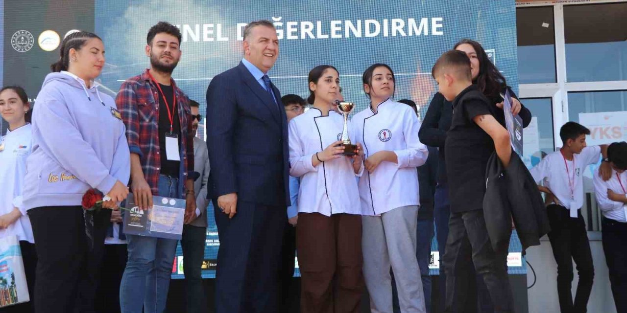 Geleceğin Şeflerine Ödülleri Verildi