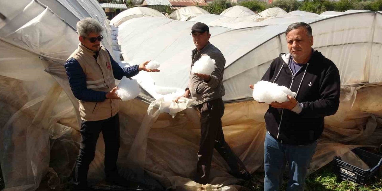 Şiddetli Dolu Serayı Çökertti, Açıktaki Ürünlere Ağır Hasar Verdi