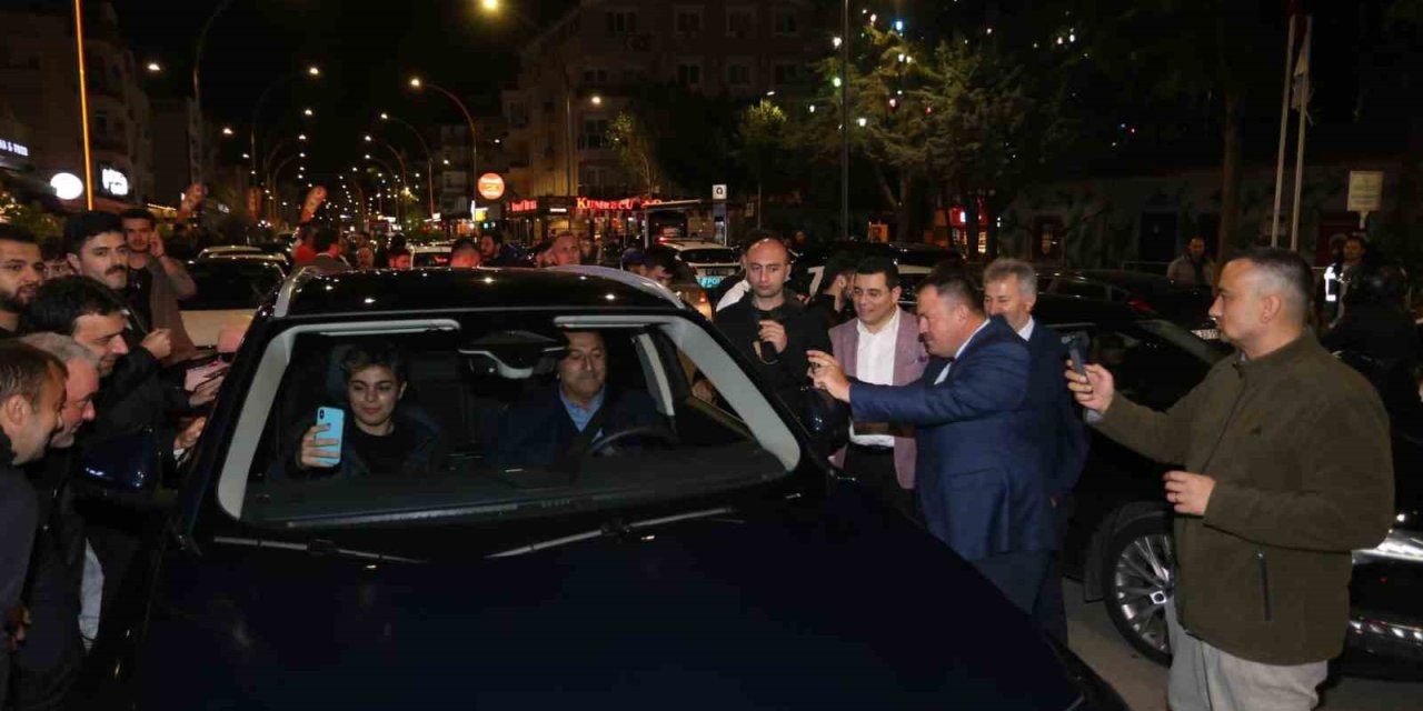 Bakan Çavuşoğlu, Kendi Kullandığı Togg İle Kepez’e Geldi