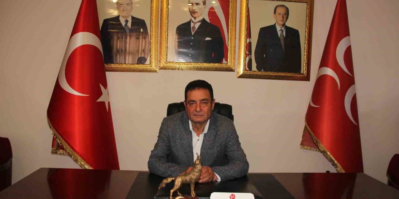 Mersin’de Mhp Afişlerine Saldırı