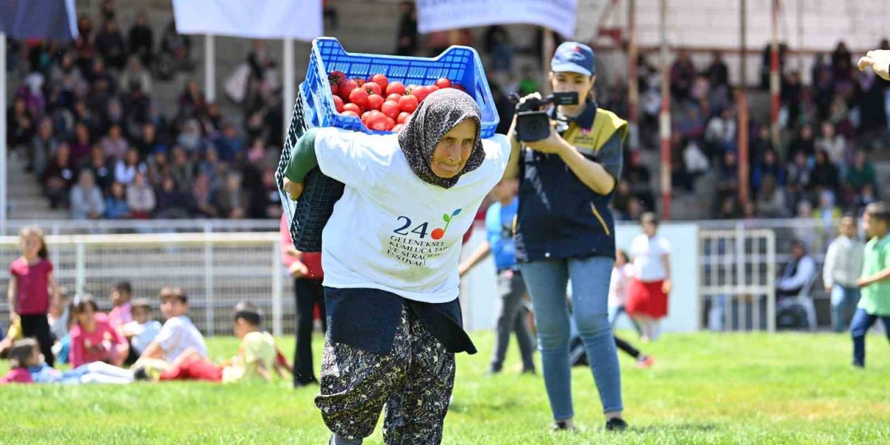 Kasalarla Domatesi Sırtlarında 40 Metre Taşıyıp Finiş Çizgisine Ulaştılar