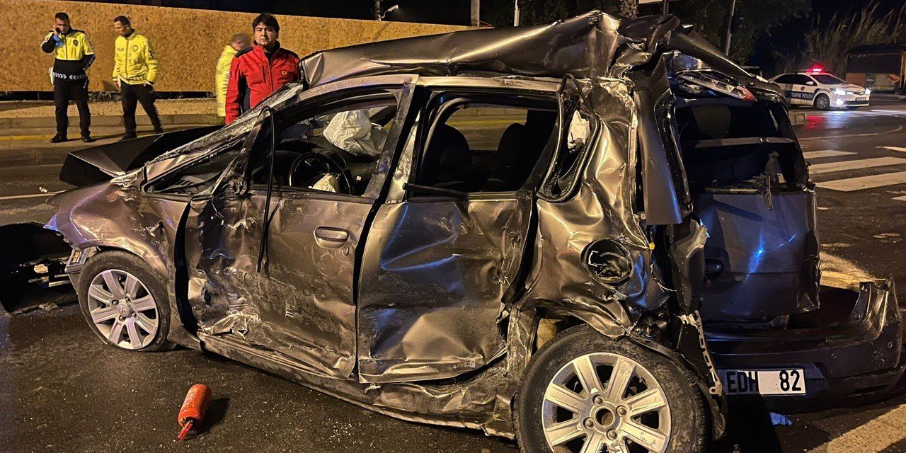 Mersin’de Otobüs İle Çarpışan Otomobilin Sürücüsü Hayatını Kaybetti