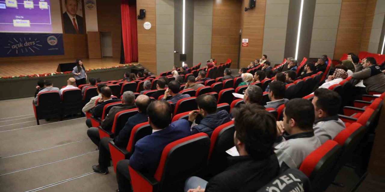 Melikgazi Personeline Etkili İletişim Semineri