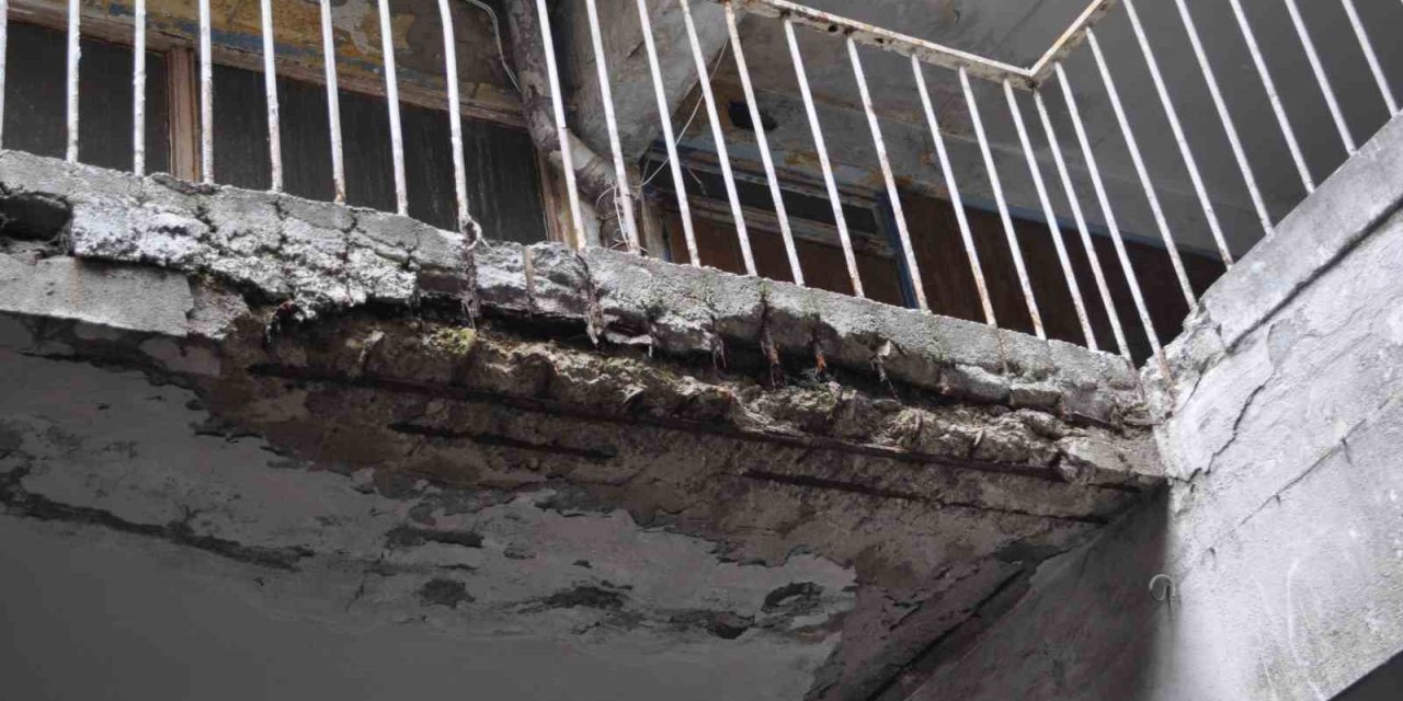 Bu Caddedeki Eski Yapılar Mahallede Endişe Oluşturuyor