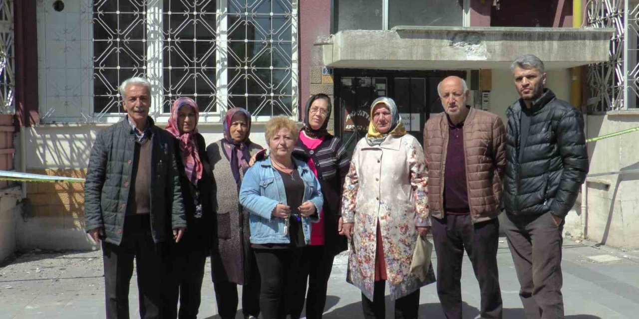 Depremde Ağır Hasar Alan Bina Suç Mekanı Oldu, Mahalleli İsyan Etti