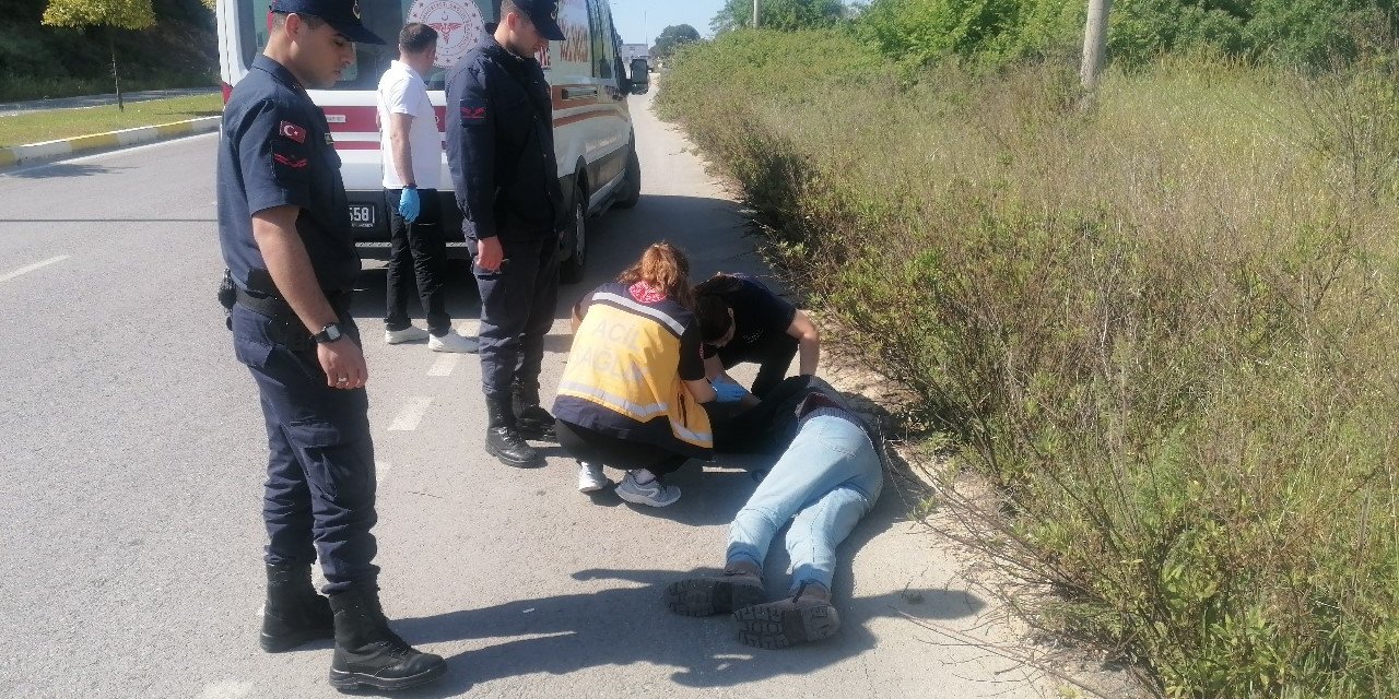 Yol Kenarındaki Baygın Şahsın Yardımına Jandarma Koştu