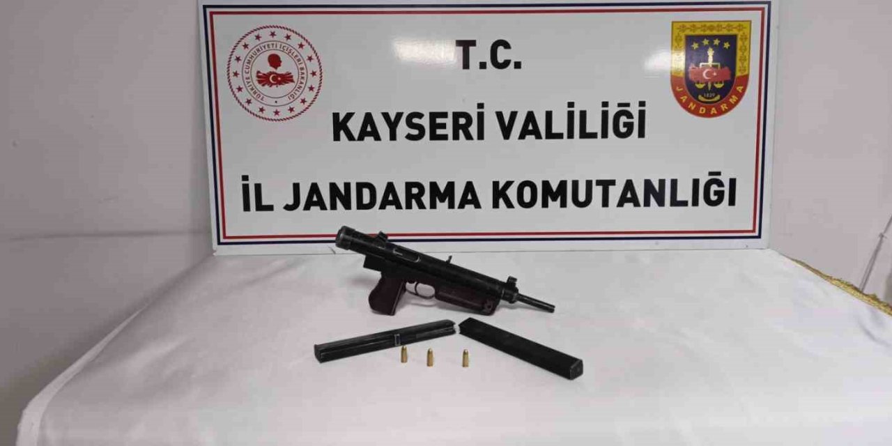 Jandarma Operasyonunda Otomatik Tabanca Ele Geçirildi: 1 Gözaltı