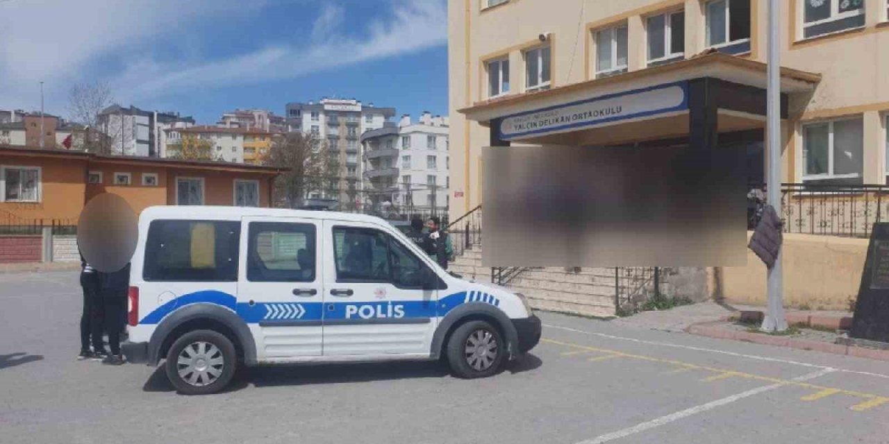 Ortaokul Öğrencisi Para İstediği Kız Öğrenciyi Bıçakladı