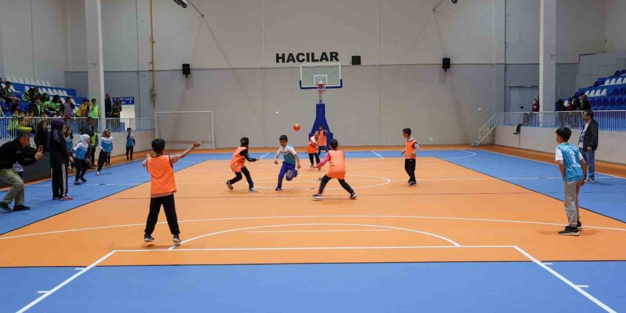 Hacılar Kapalı Spor Salonu İlk Etkinliğe Ev Sahipliği Yaptı