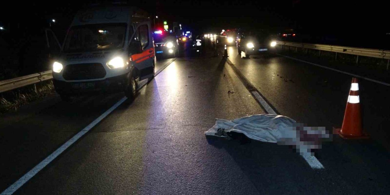 Bir Otomobilin Çarpıp Diğer Aracın Üzerinden Geçtiği Yaya Hayatını Kaybetti