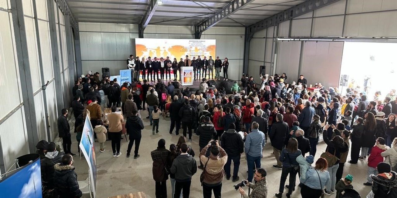 Eskişehirli Pilot Depremzede Miniklerle Birlikte Uçtu