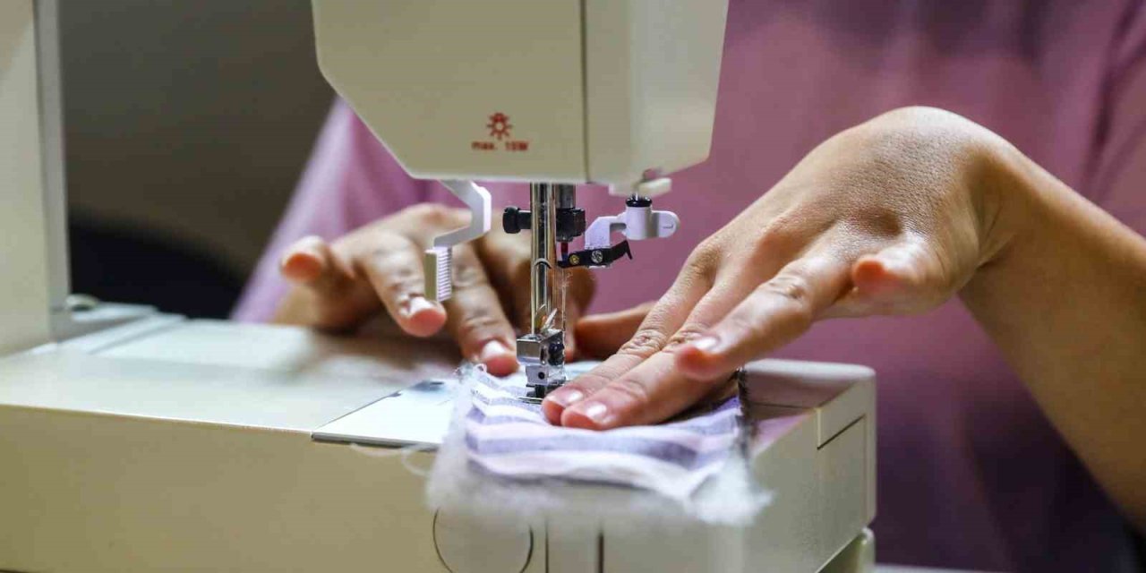 Gençlerin İlk Atölye Çalışmasında Depremzede Çocuklar İçin Bez Oyuncak